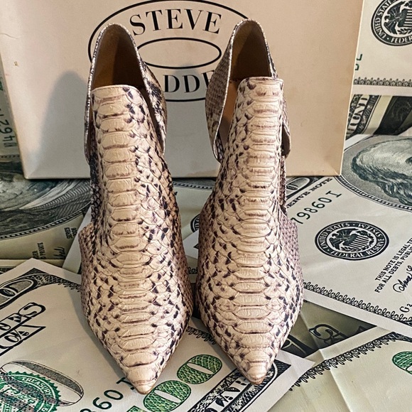 Steve Madden Shoes - Steve Madden Beige Snake Print Heels